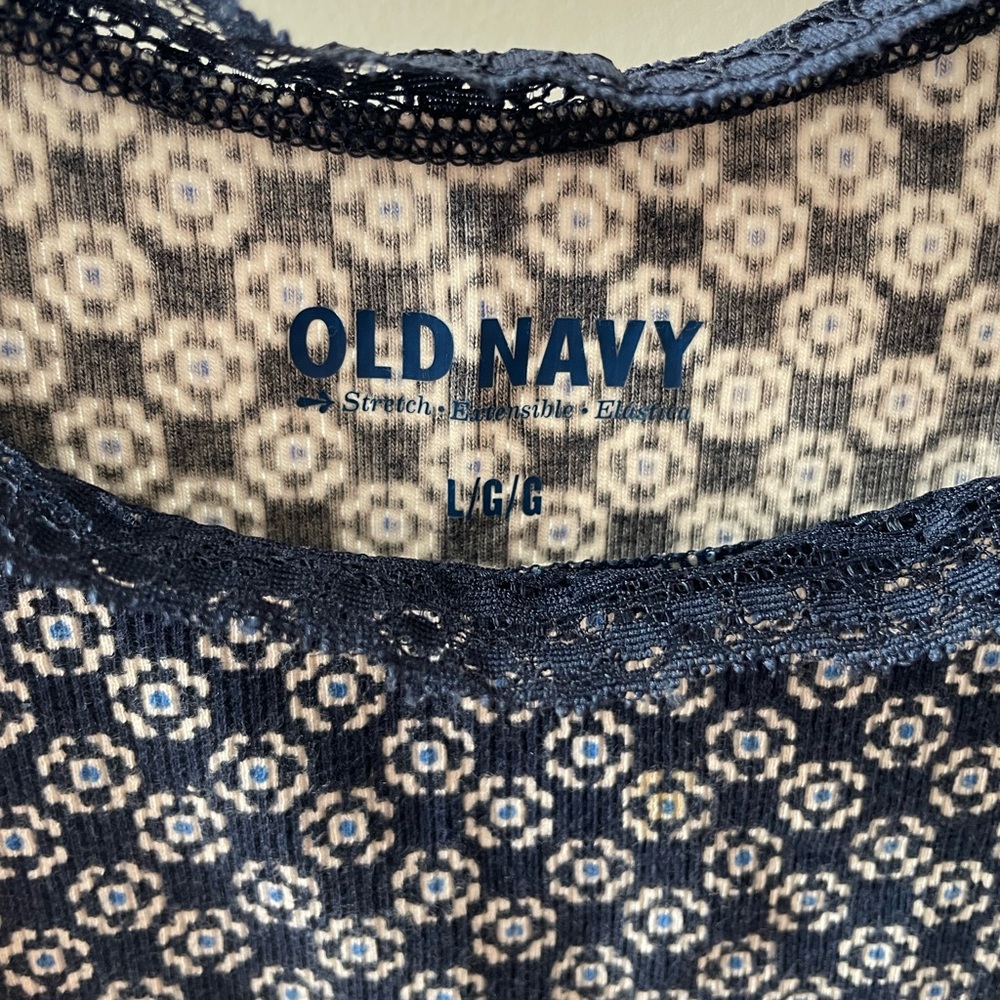 Old Navy Stretch Lace Tank tops - Picture 6 of 6